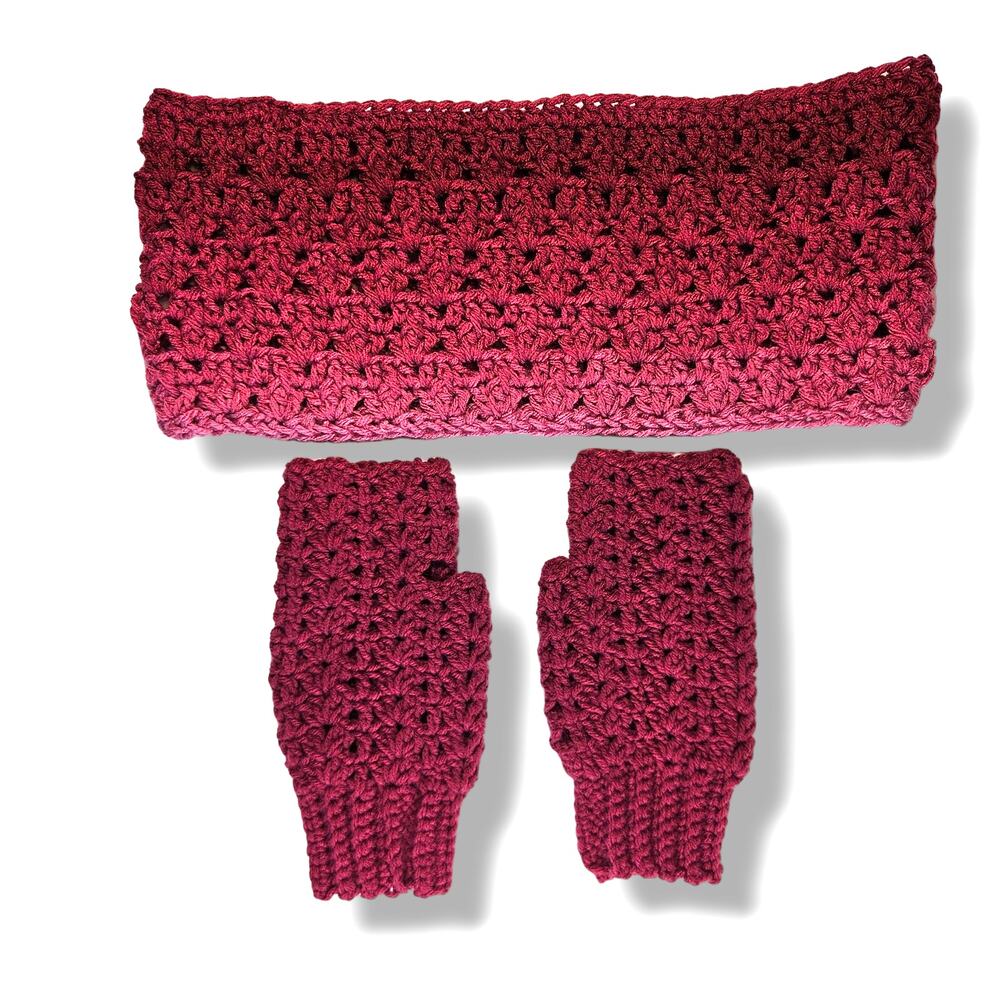 EUC Hand Knitted Infinity Ombre Cowl &‎ Fingerless Mitts Maroon